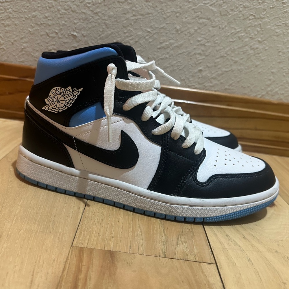 Jordan Women's Sneakers in Black, White, and Blue
